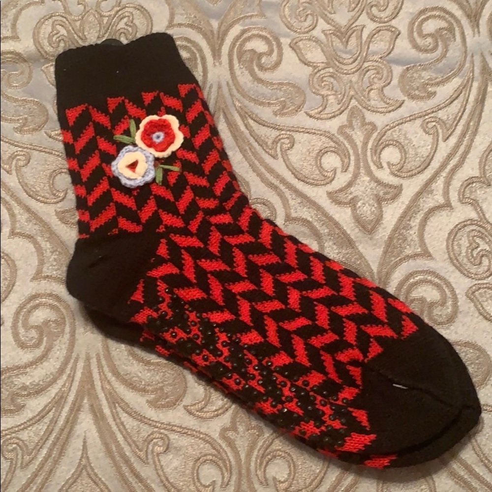 Red & Black Cozy Slipper Socks. NEW size 9-12